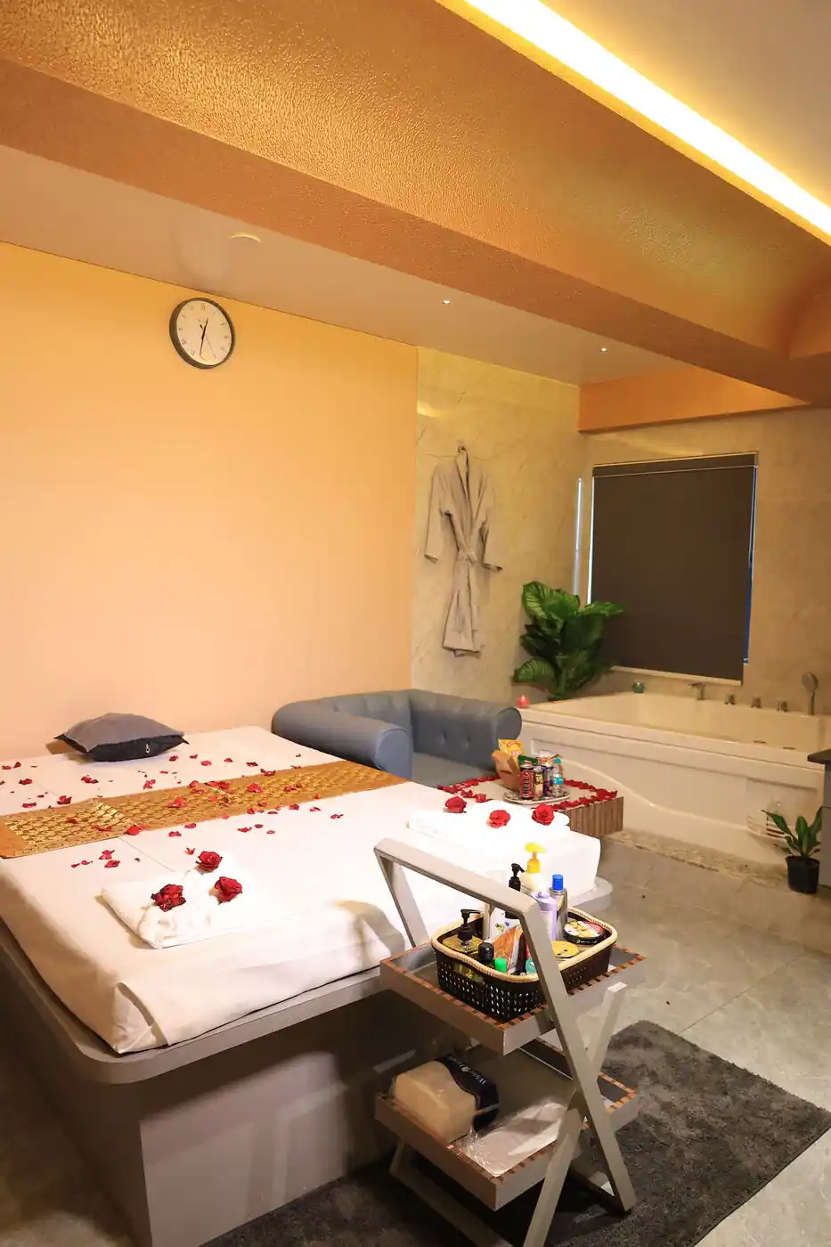 Couple spa room with twin massage beds and jacuzzi